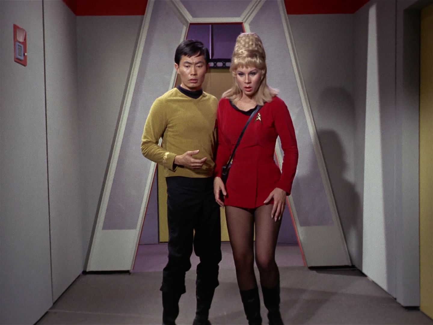 ariane179254_StarTrek_1x01_TheManTrap_1654.jpg
