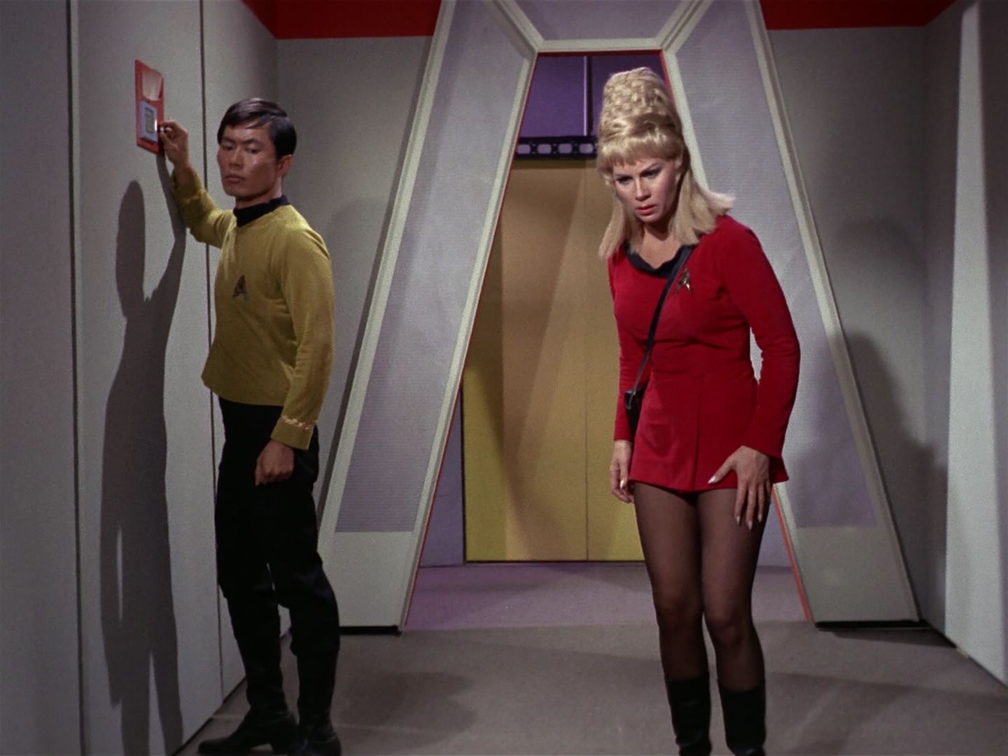 ariane179254_StarTrek_1x01_TheManTrap_1659.jpg