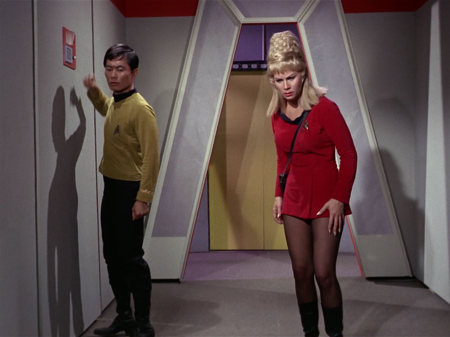 ariane179254_StarTrek_1x01_TheManTrap_1664.jpg