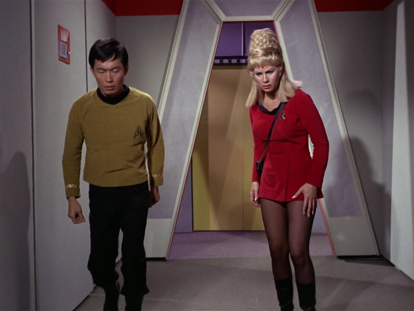 ariane179254_StarTrek_1x01_TheManTrap_1665.jpg