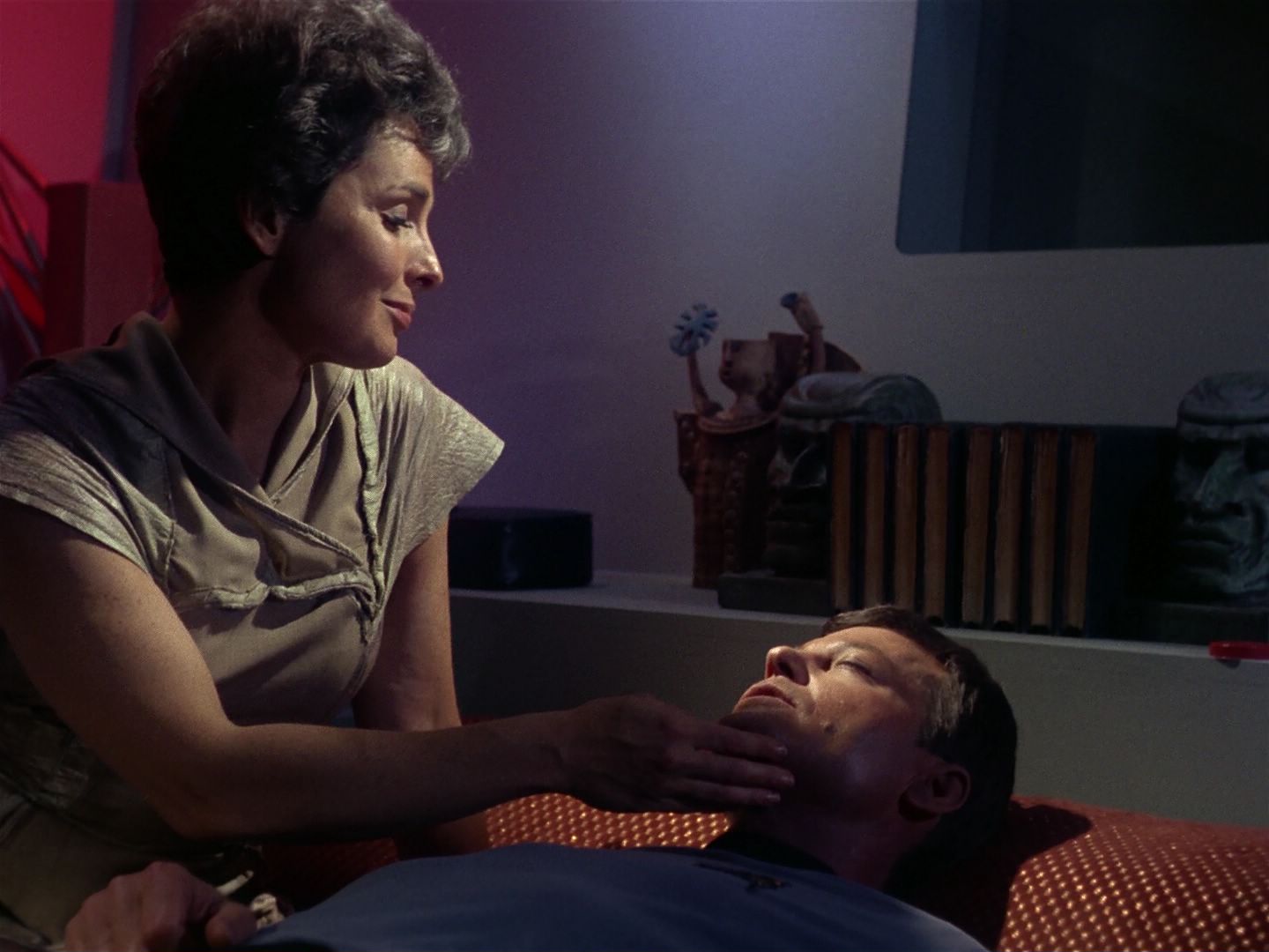 ariane179254_StarTrek_1x01_TheManTrap_1681.jpg