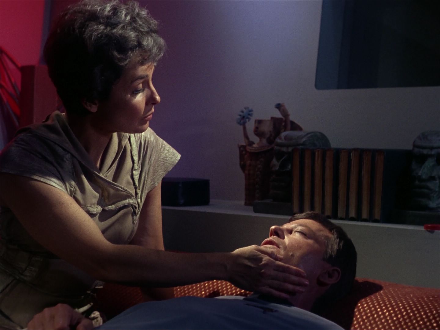 ariane179254_StarTrek_1x01_TheManTrap_1686.jpg