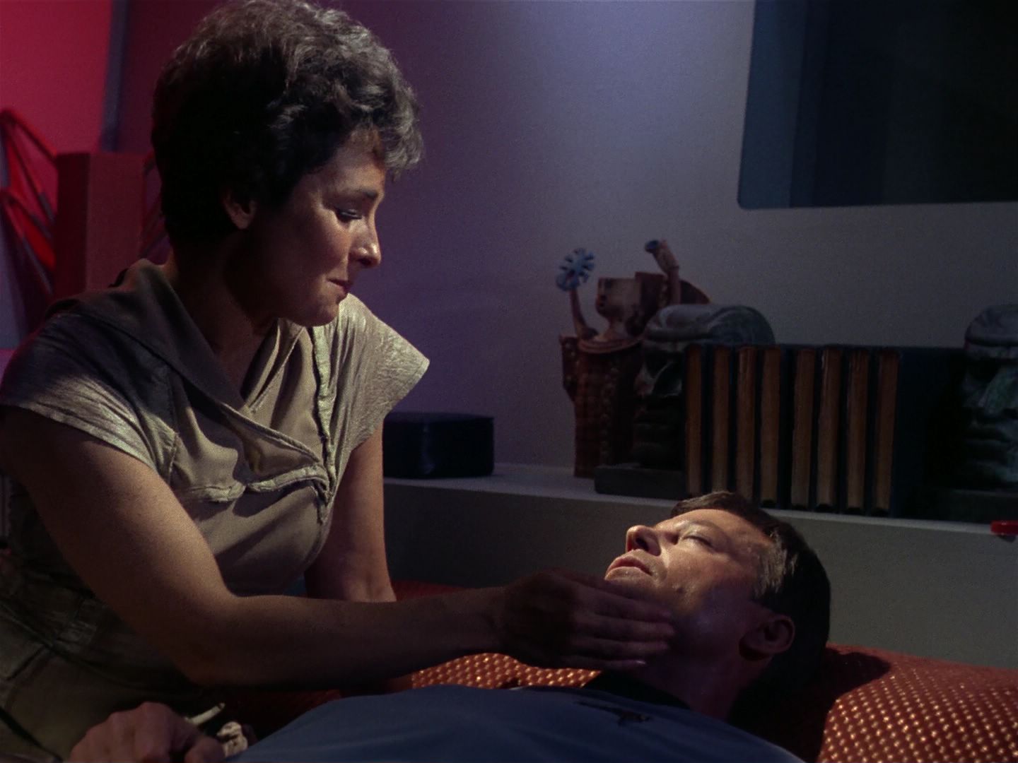 ariane179254_StarTrek_1x01_TheManTrap_1695.jpg