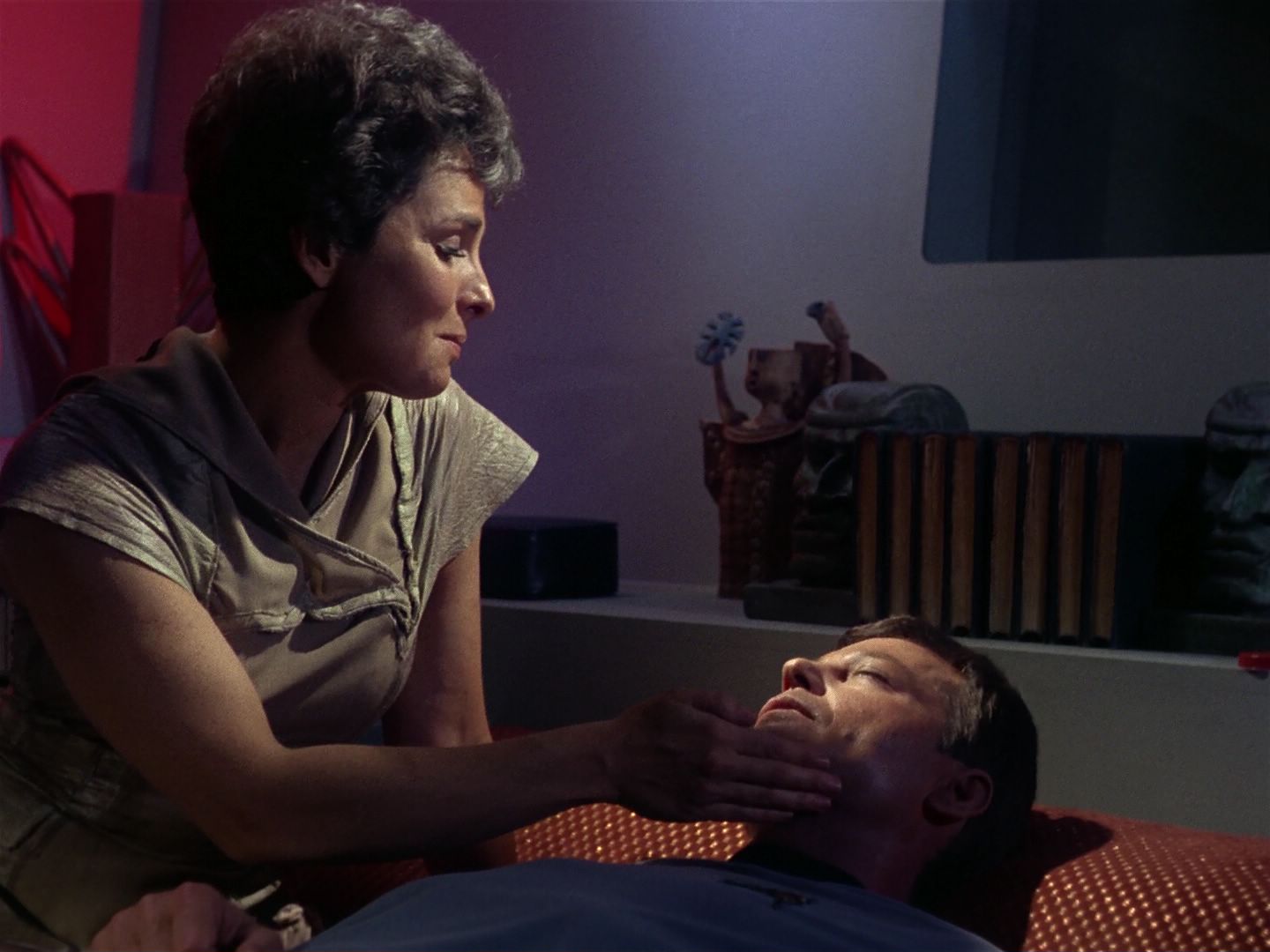 ariane179254_StarTrek_1x01_TheManTrap_1697.jpg