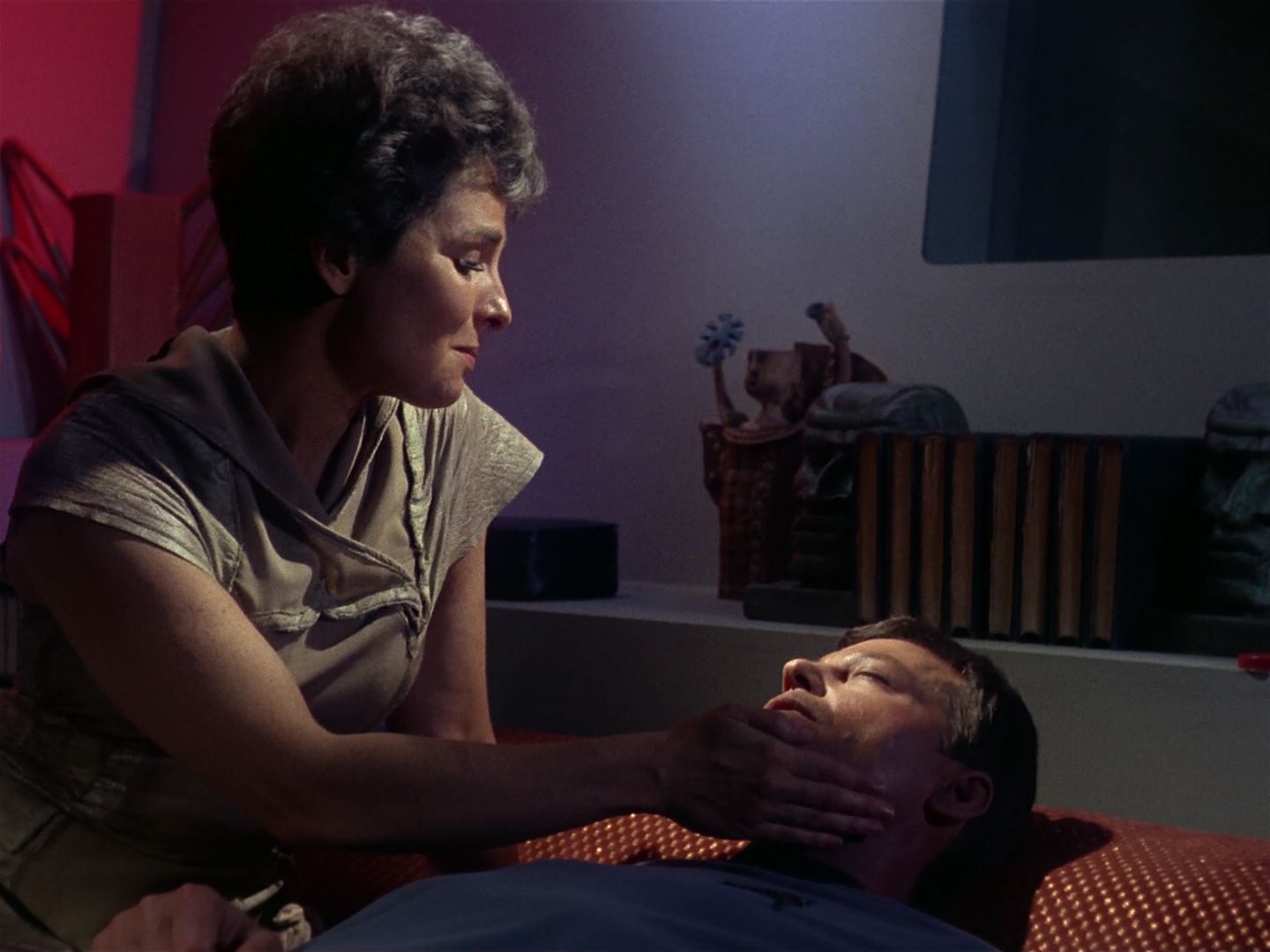 ariane179254_StarTrek_1x01_TheManTrap_1698.jpg