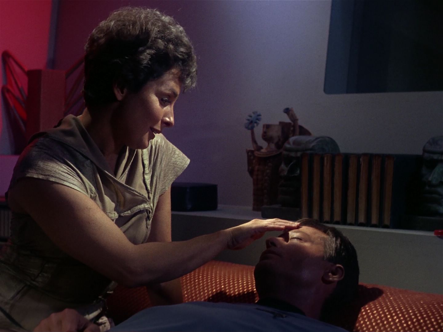 ariane179254_StarTrek_1x01_TheManTrap_1711.jpg