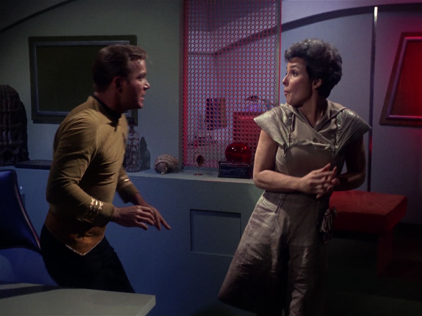 ariane179254_StarTrek_1x01_TheManTrap_2667.jpg