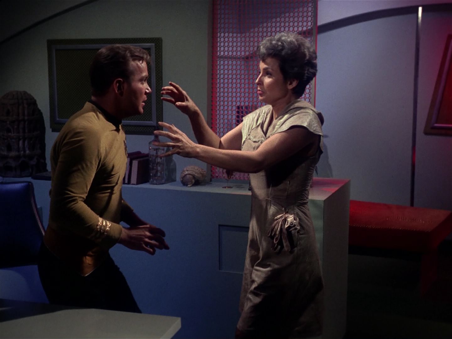 ariane179254_StarTrek_1x01_TheManTrap_2673.jpg