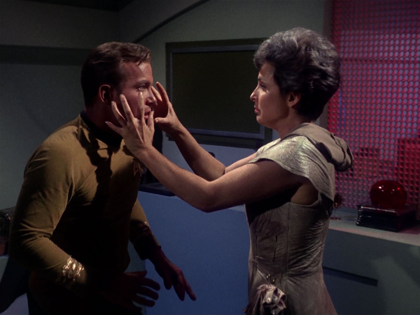 ariane179254_StarTrek_1x01_TheManTrap_2676.jpg