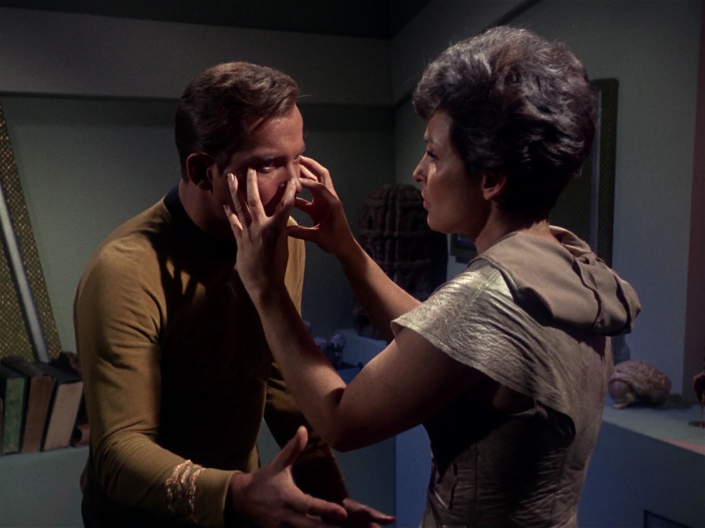 ariane179254_StarTrek_1x01_TheManTrap_2684.jpg