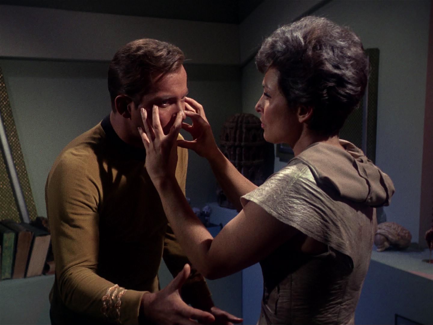 ariane179254_StarTrek_1x01_TheManTrap_2685.jpg