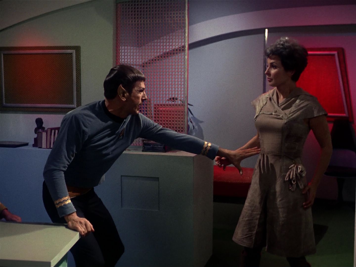 ariane179254_StarTrek_1x01_TheManTrap_2696.jpg