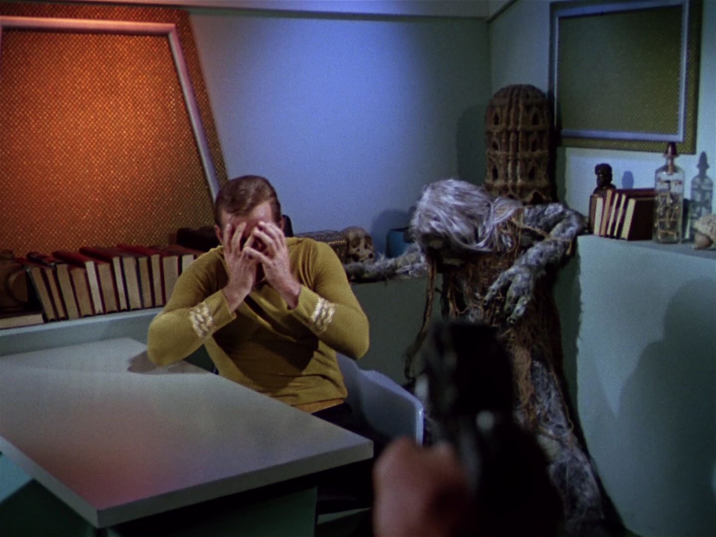 ariane179254_StarTrek_1x01_TheManTrap_2757.jpg