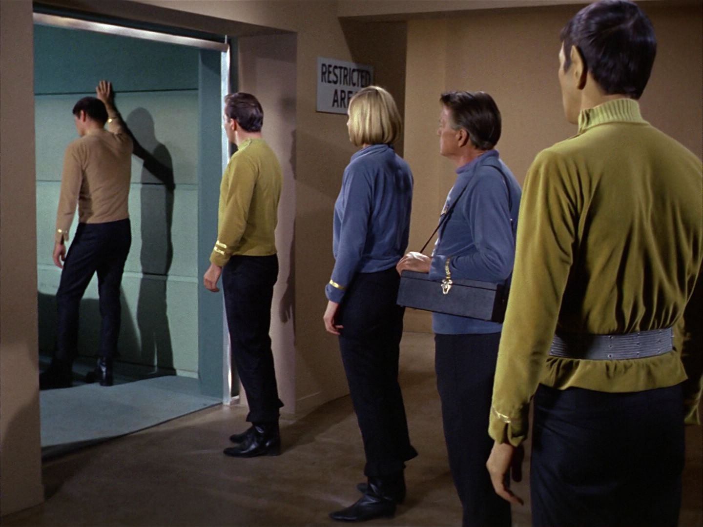 ariane179254_StarTrek_1x03_WhereNoManHasGoneBefore_2156.jpg