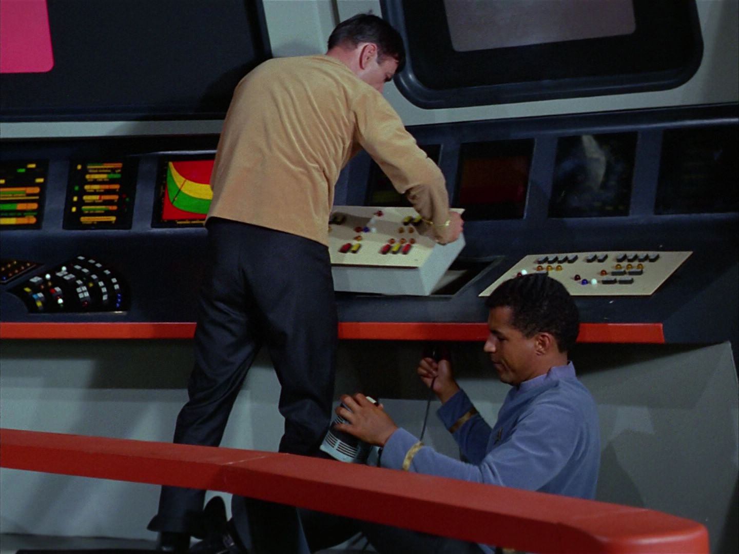 ariane179254_StarTrek_1x03_WhereNoManHasGoneBefore_2327.jpg