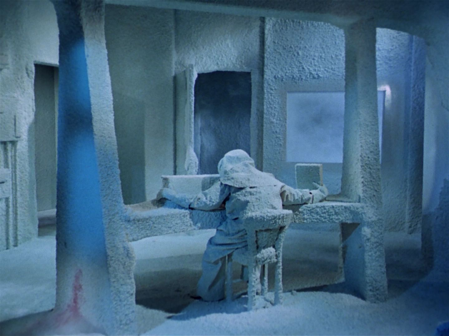 ariane179254_StarTrek_1x04_TheNakedTime_0021.jpg