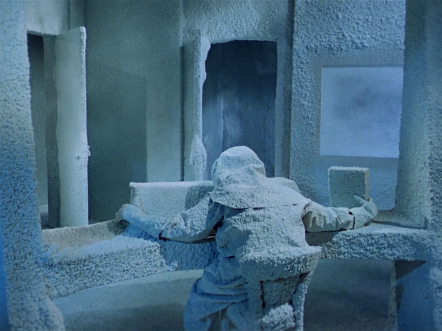 ariane179254_StarTrek_1x04_TheNakedTime_0027.jpg