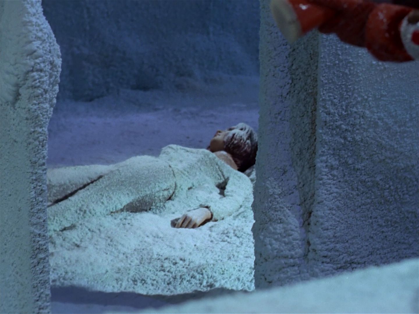 ariane179254_StarTrek_1x04_TheNakedTime_0048.jpg