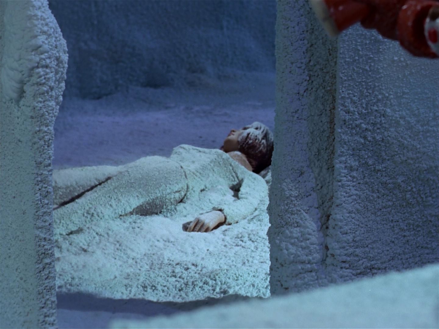 ariane179254_StarTrek_1x04_TheNakedTime_0049.jpg
