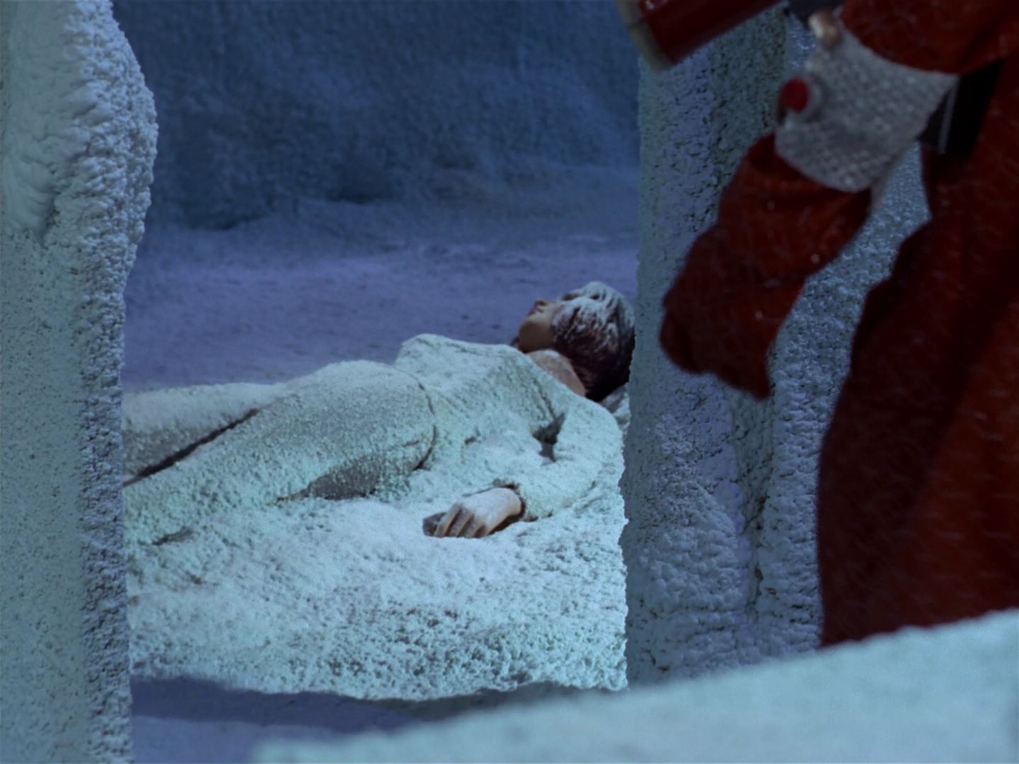 ariane179254_StarTrek_1x04_TheNakedTime_0050.jpg