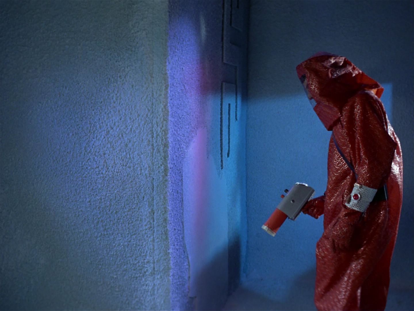 ariane179254_StarTrek_1x04_TheNakedTime_0052.jpg
