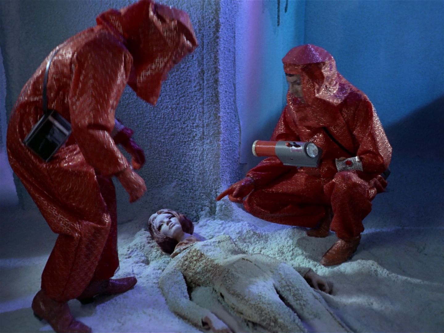 ariane179254_StarTrek_1x04_TheNakedTime_0065.jpg