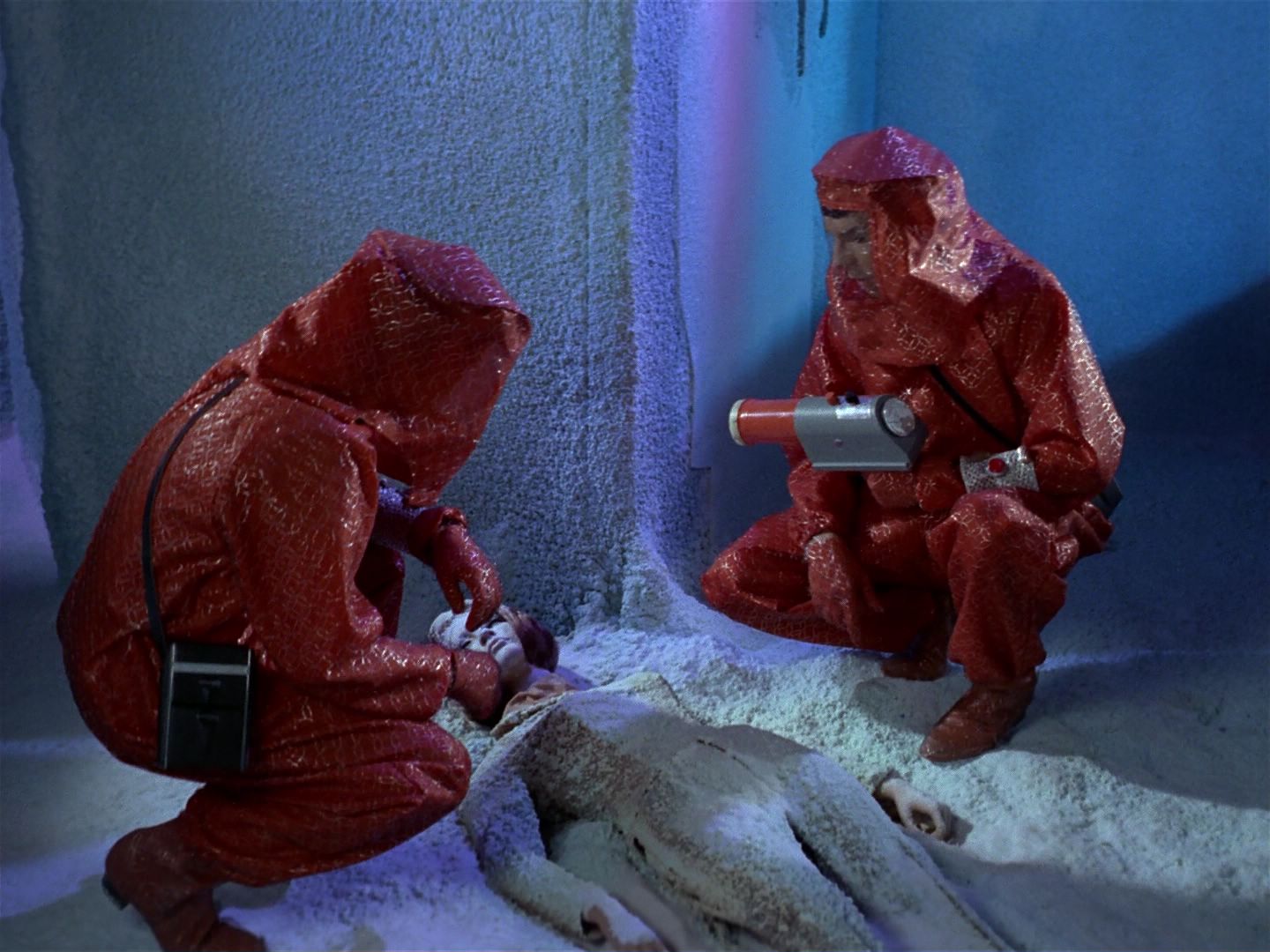 ariane179254_StarTrek_1x04_TheNakedTime_0066.jpg