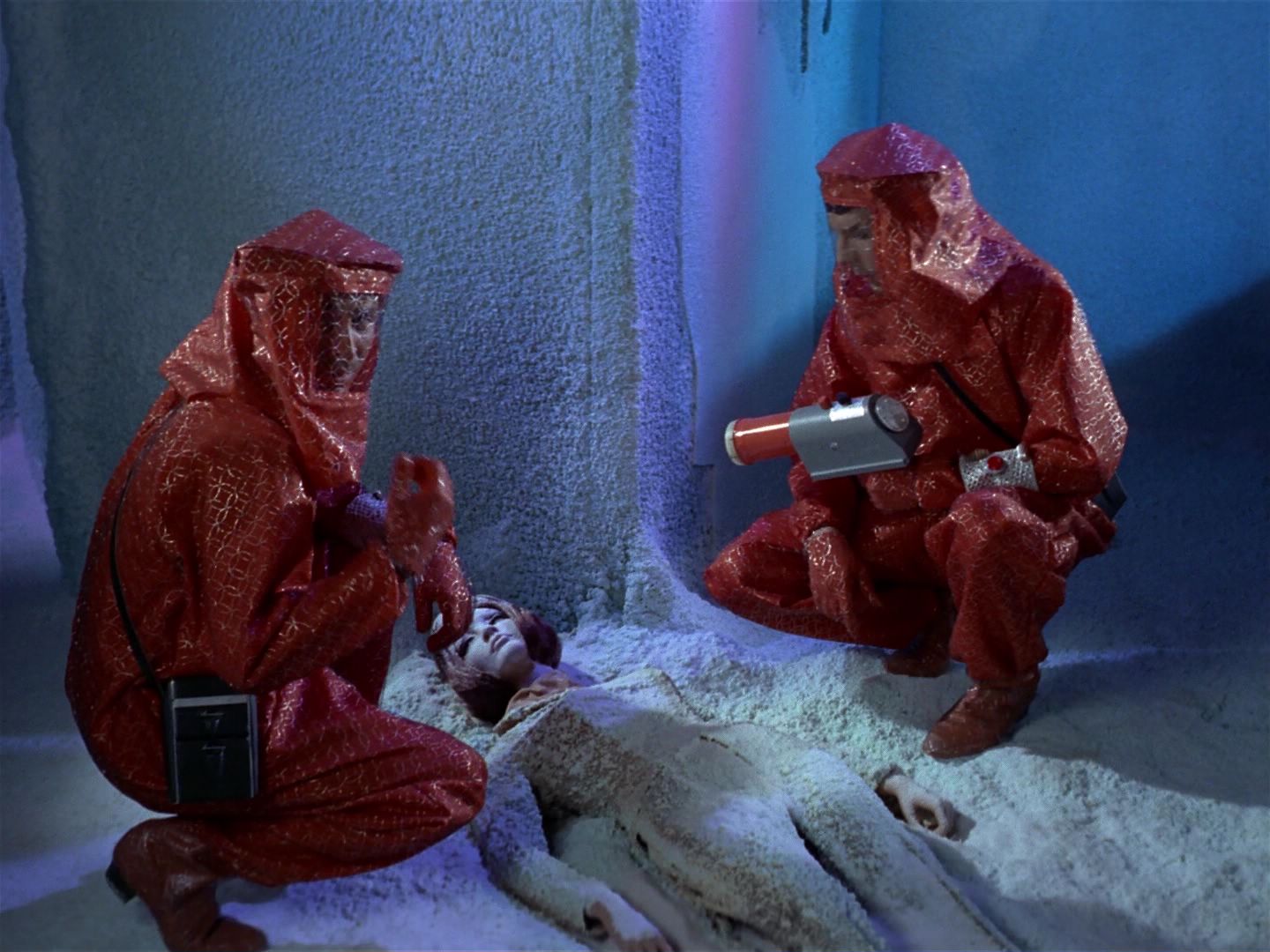 ariane179254_StarTrek_1x04_TheNakedTime_0068.jpg
