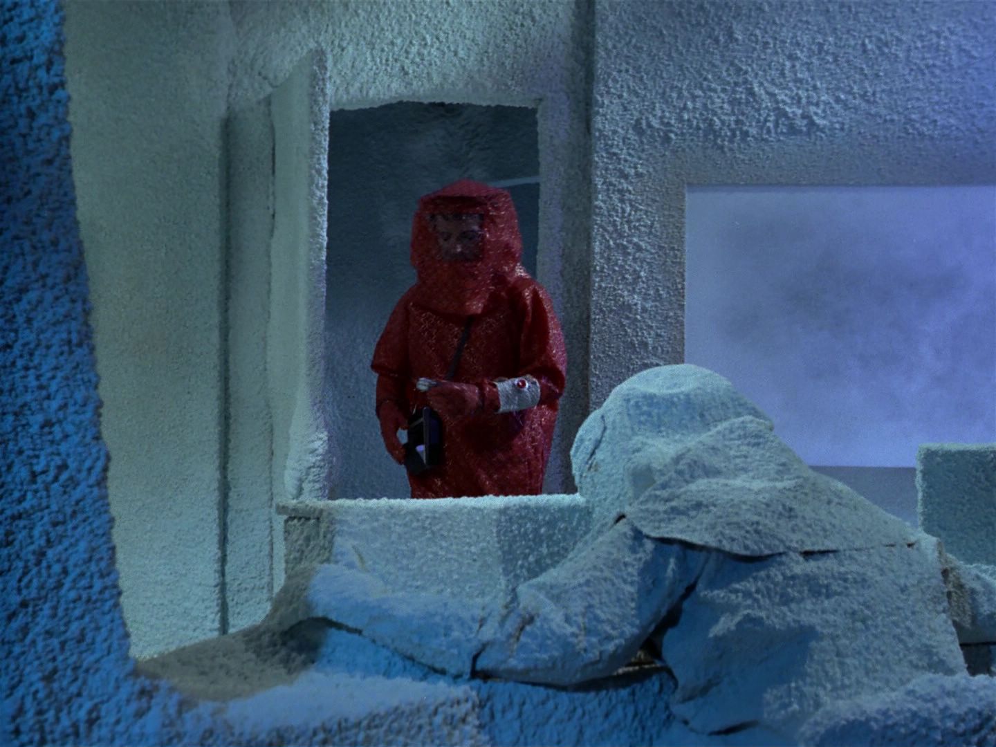 ariane179254_StarTrek_1x04_TheNakedTime_0089.jpg