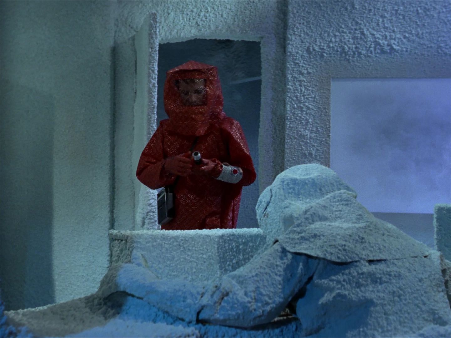 ariane179254_StarTrek_1x04_TheNakedTime_0090.jpg