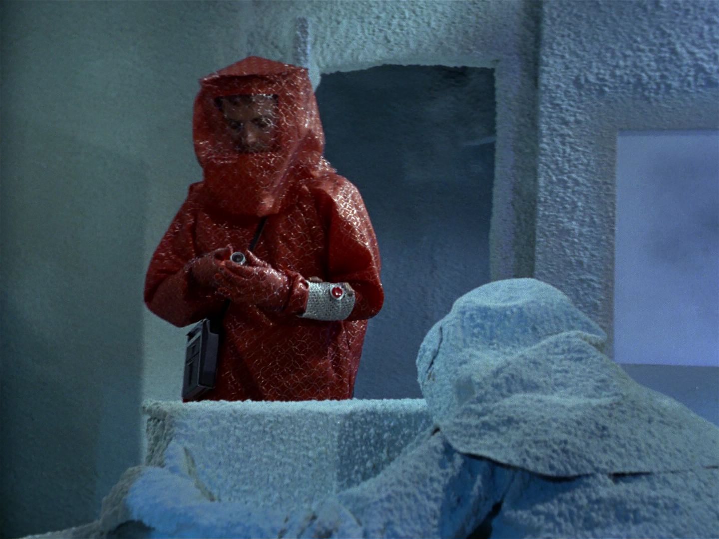 ariane179254_StarTrek_1x04_TheNakedTime_0091.jpg