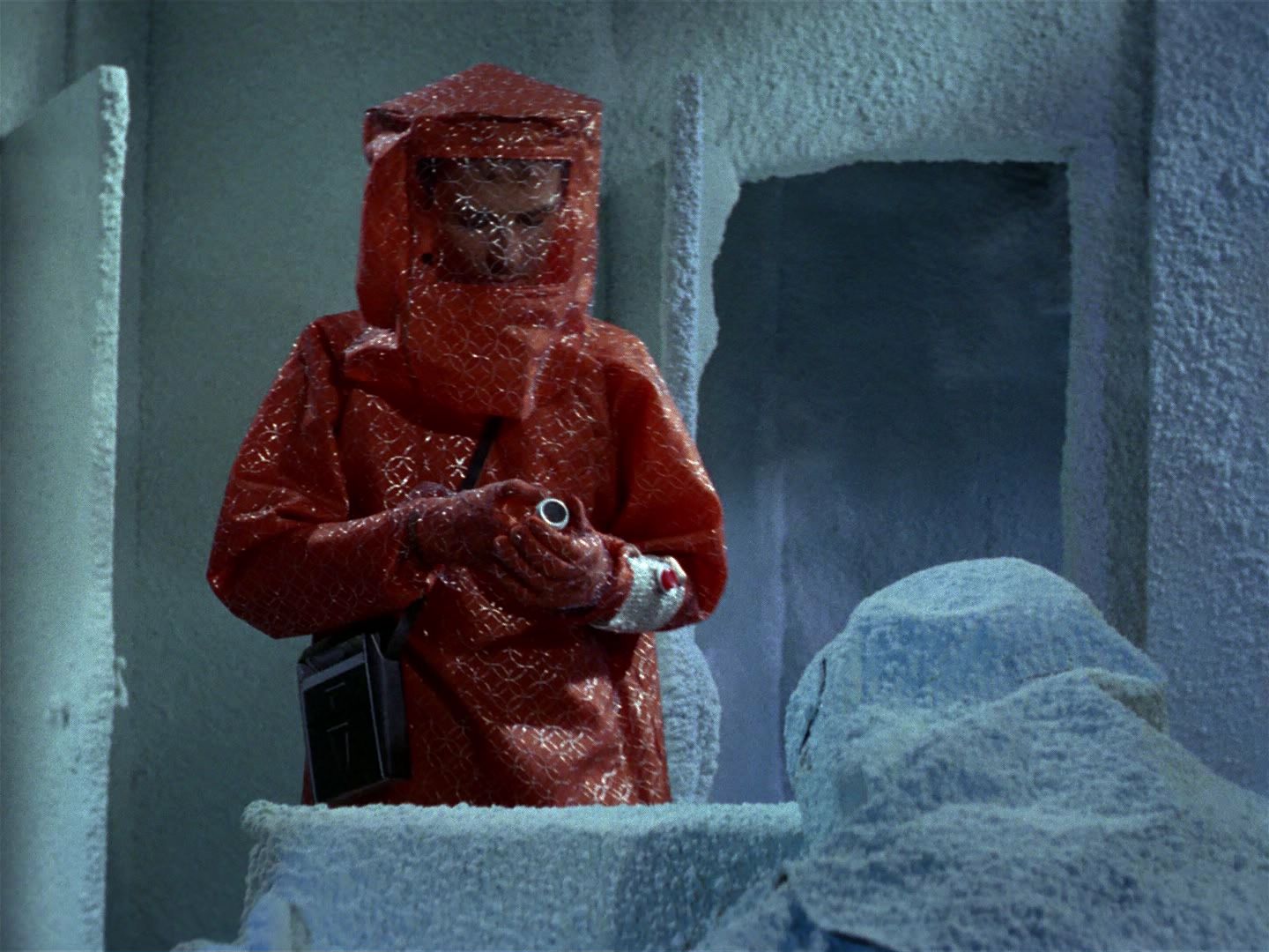 ariane179254_StarTrek_1x04_TheNakedTime_0092.jpg