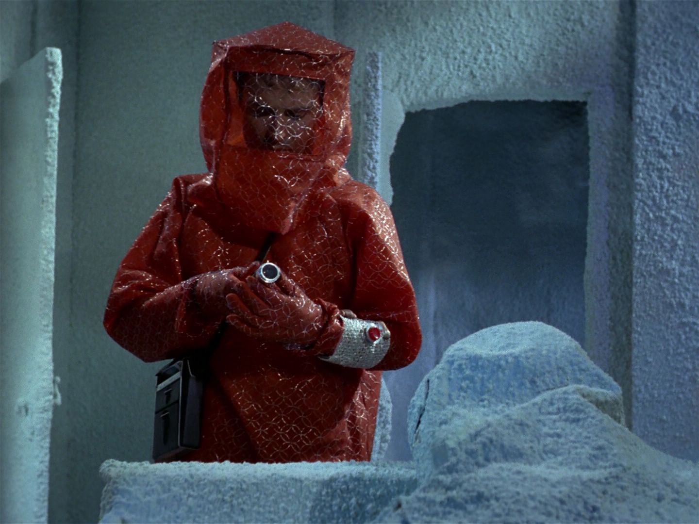 ariane179254_StarTrek_1x04_TheNakedTime_0093.jpg