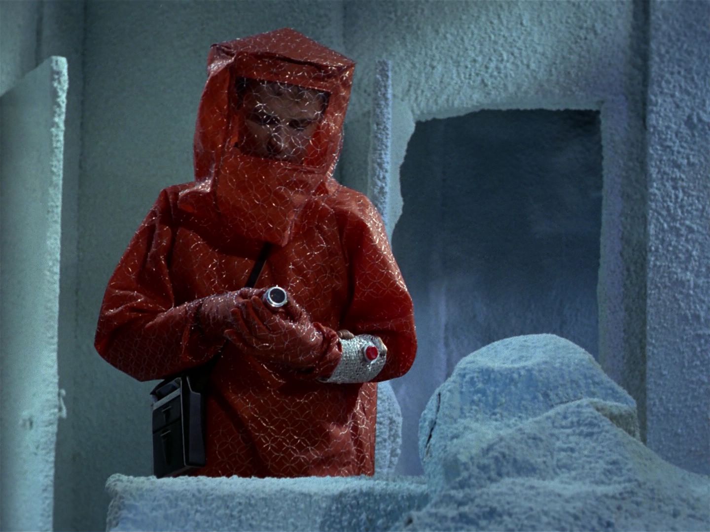 ariane179254_StarTrek_1x04_TheNakedTime_0094.jpg