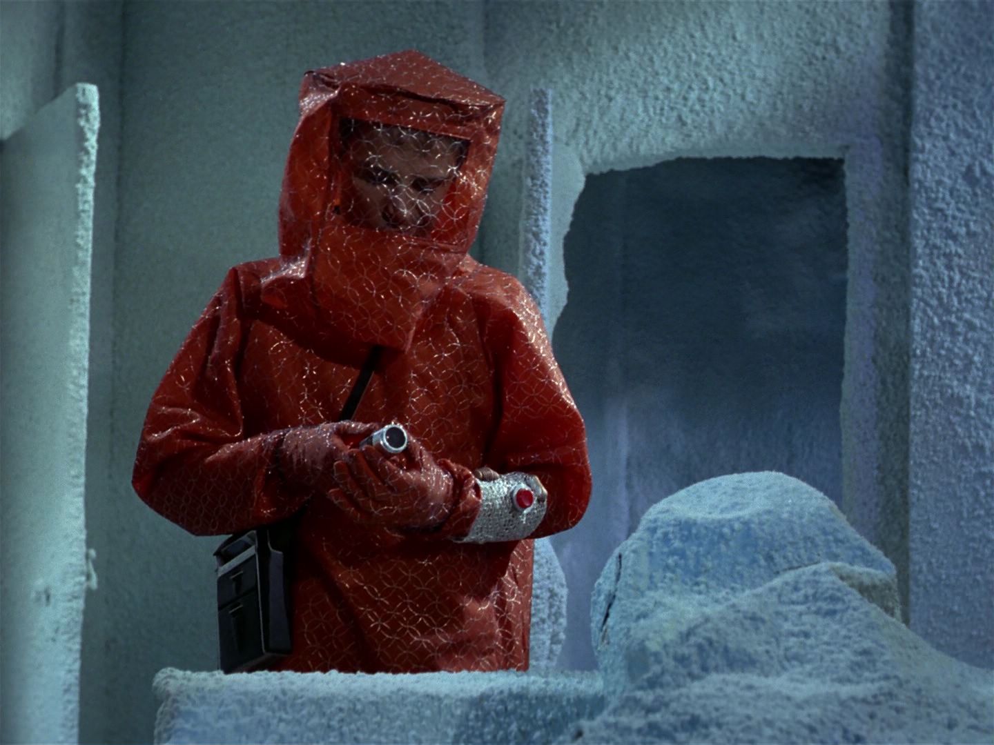 ariane179254_StarTrek_1x04_TheNakedTime_0099.jpg