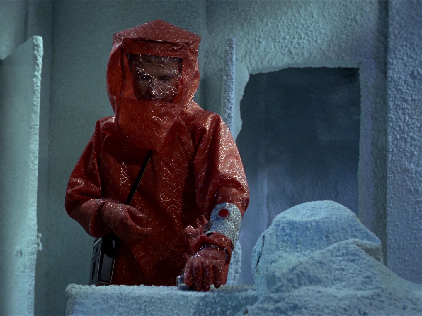 ariane179254_StarTrek_1x04_TheNakedTime_0100.jpg