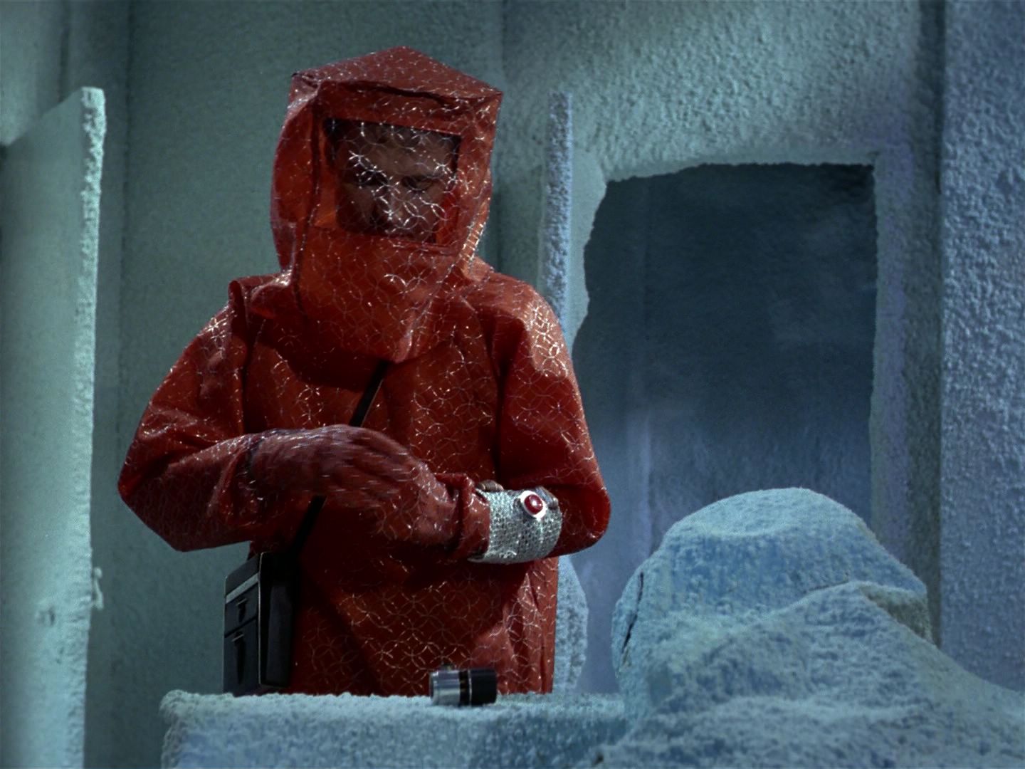 ariane179254_StarTrek_1x04_TheNakedTime_0101.jpg