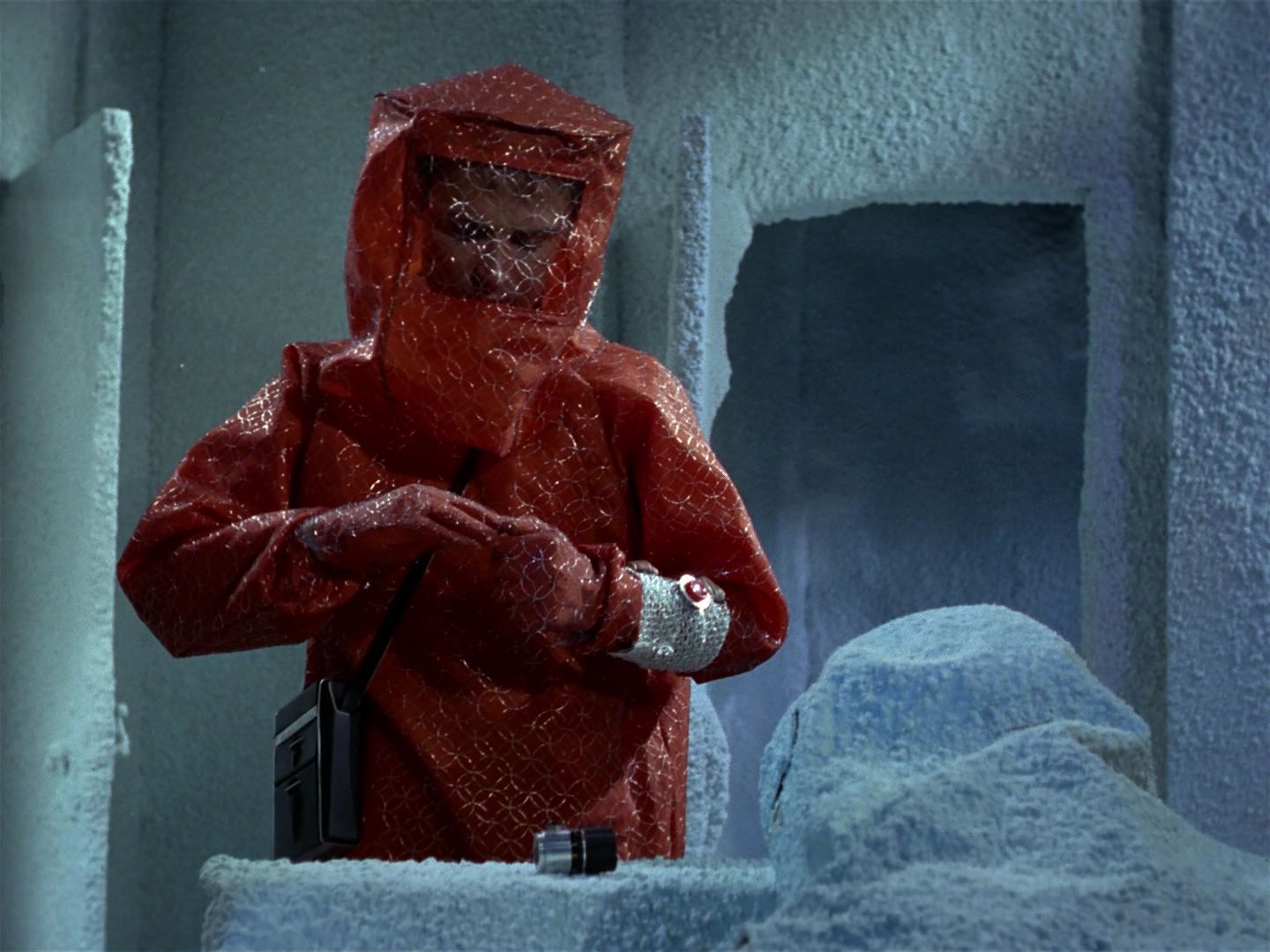 ariane179254_StarTrek_1x04_TheNakedTime_0102.jpg
