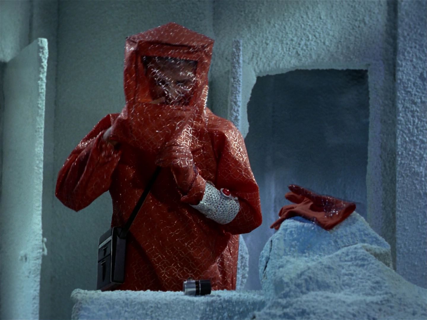ariane179254_StarTrek_1x04_TheNakedTime_0108.jpg