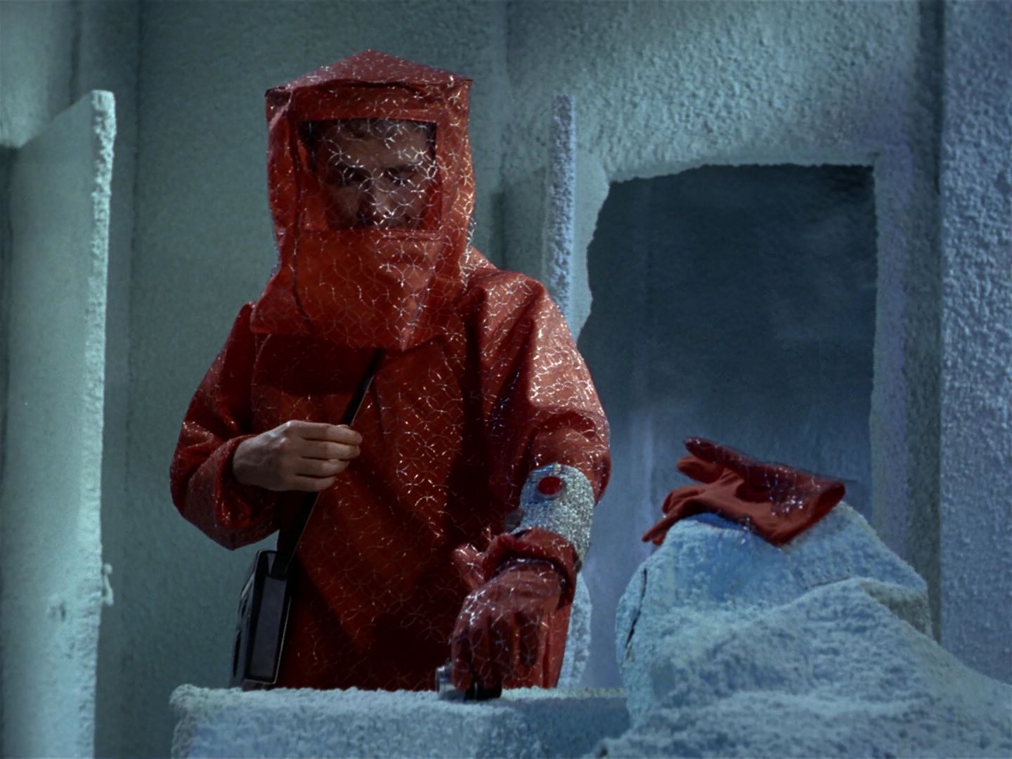 ariane179254_StarTrek_1x04_TheNakedTime_0109.jpg