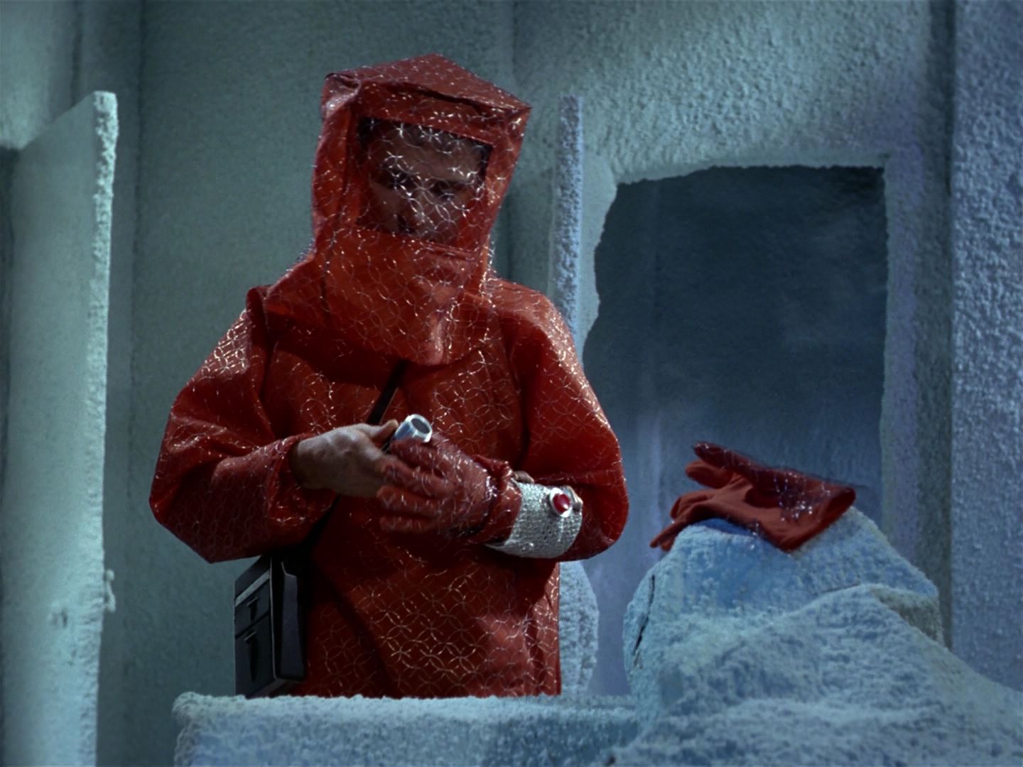 ariane179254_StarTrek_1x04_TheNakedTime_0110.jpg