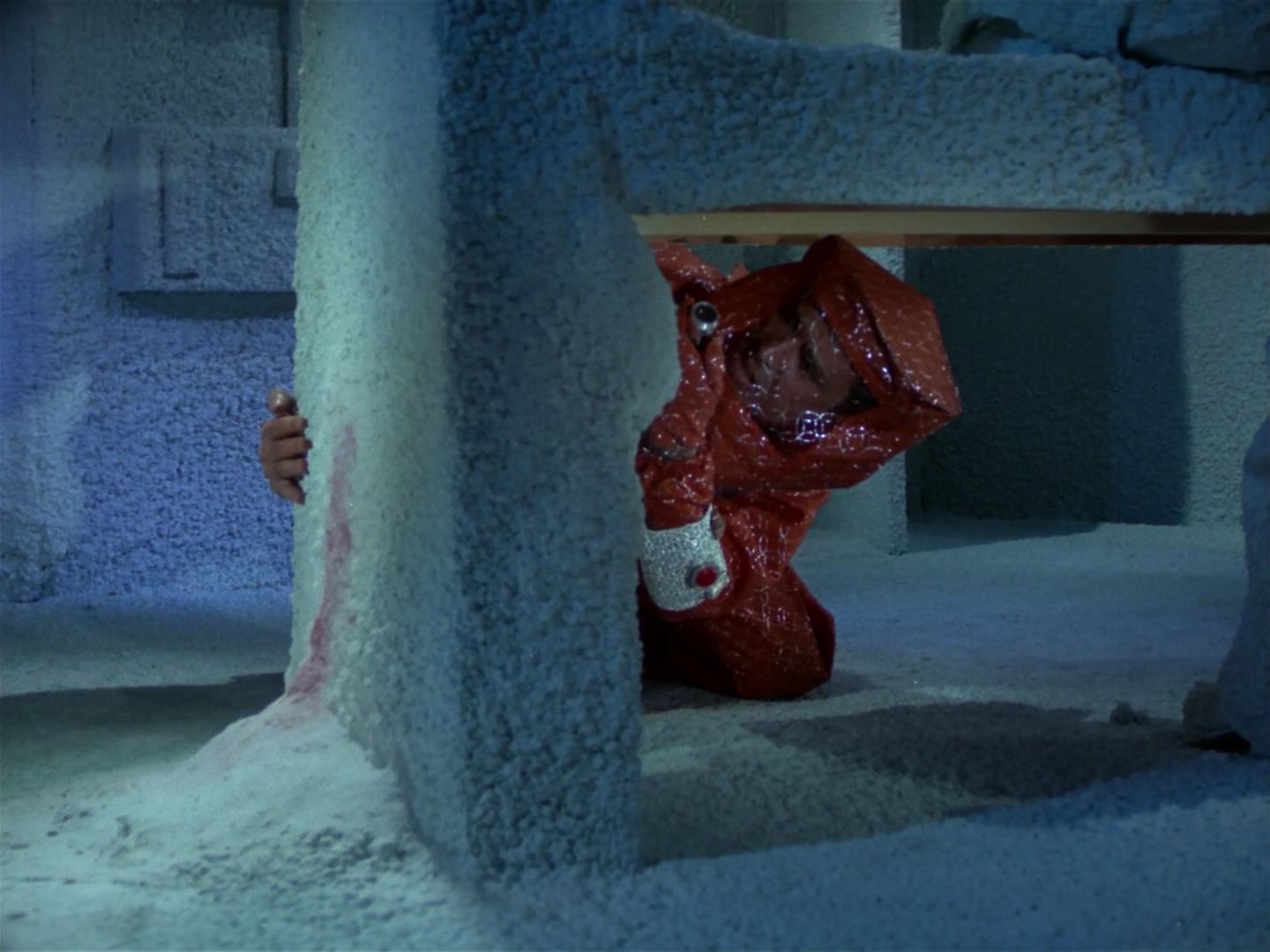ariane179254_StarTrek_1x04_TheNakedTime_0117.jpg