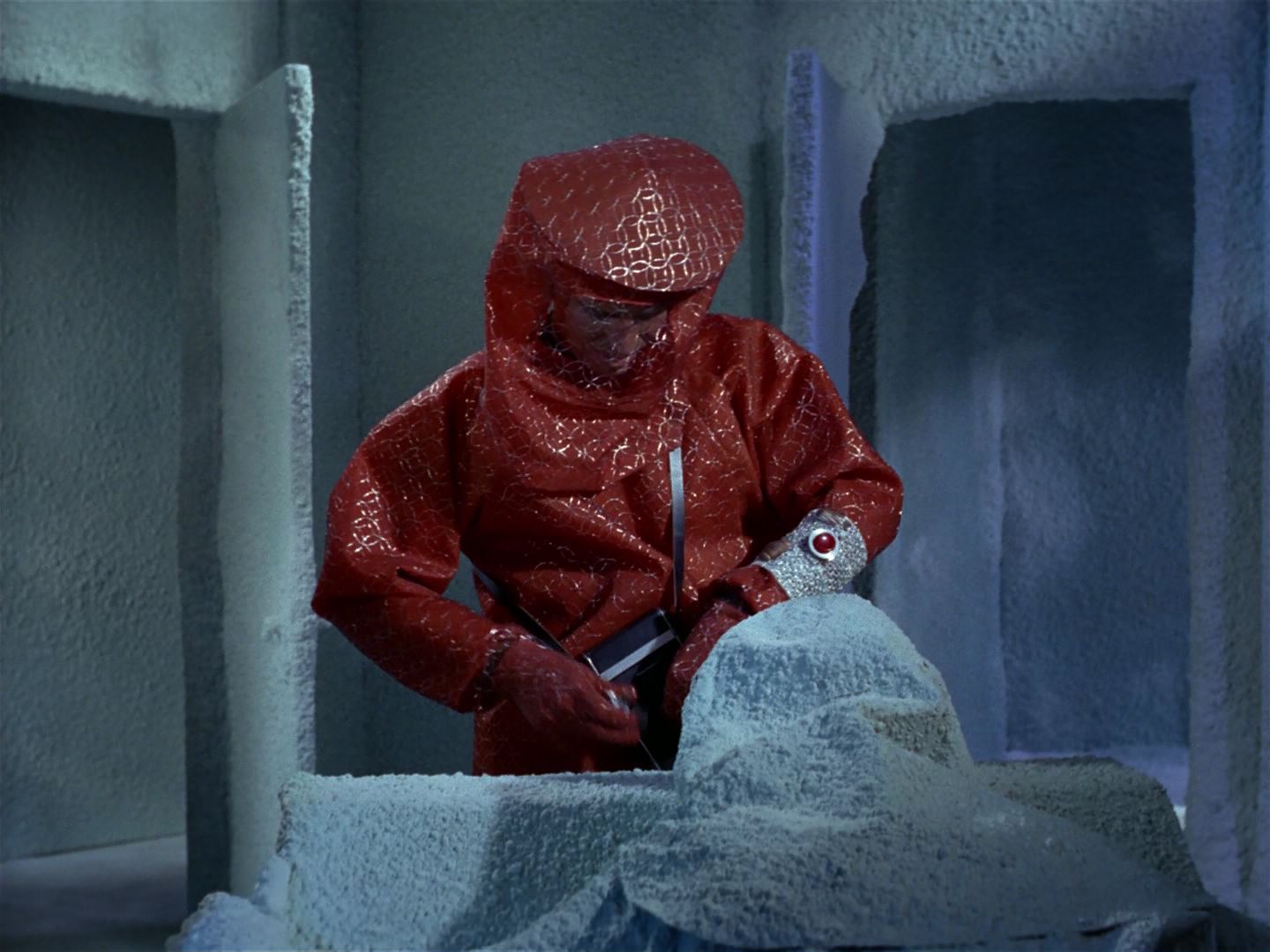 ariane179254_StarTrek_1x04_TheNakedTime_0132.jpg