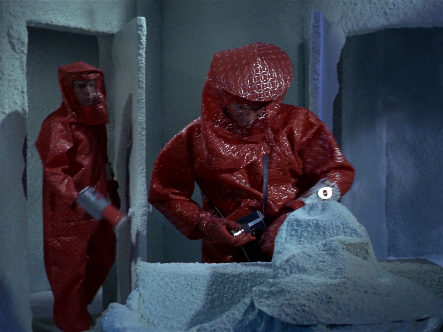 ariane179254_StarTrek_1x04_TheNakedTime_0133.jpg