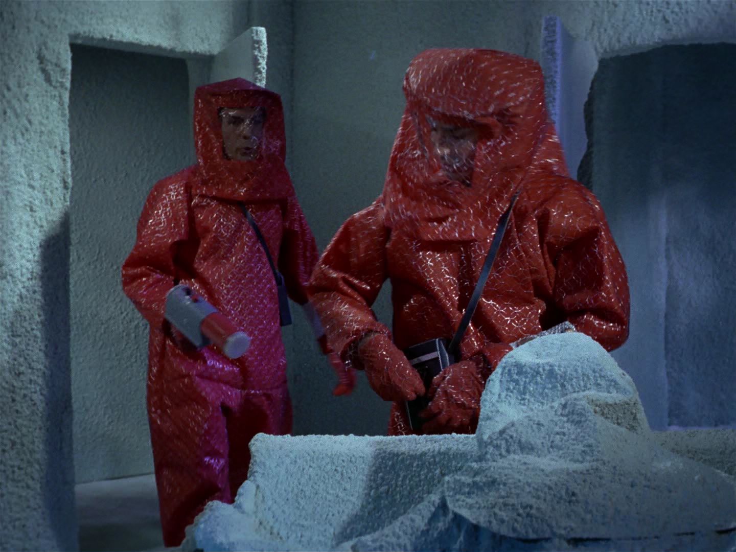 ariane179254_StarTrek_1x04_TheNakedTime_0134.jpg