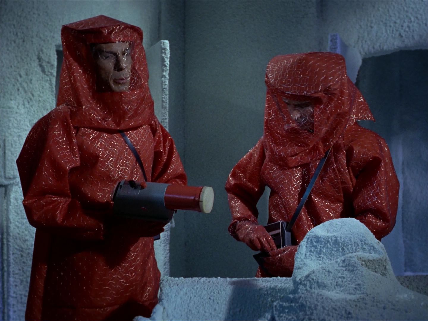 ariane179254_StarTrek_1x04_TheNakedTime_0140.jpg