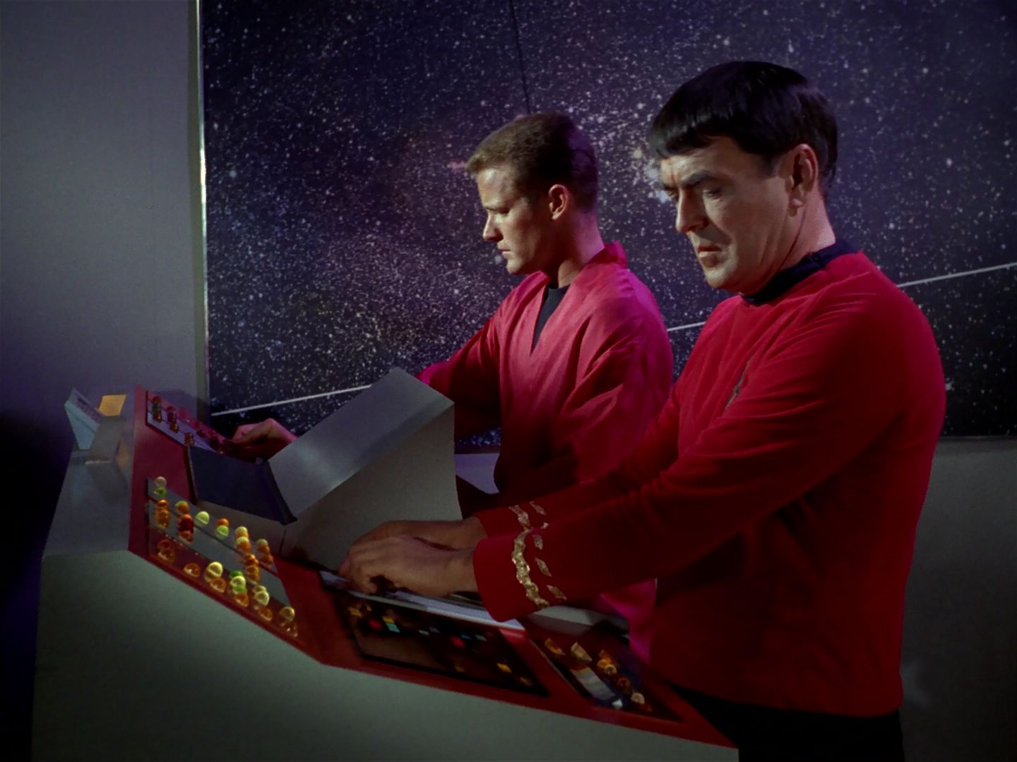 ariane179254_StarTrek_1x04_TheNakedTime_0176.jpg