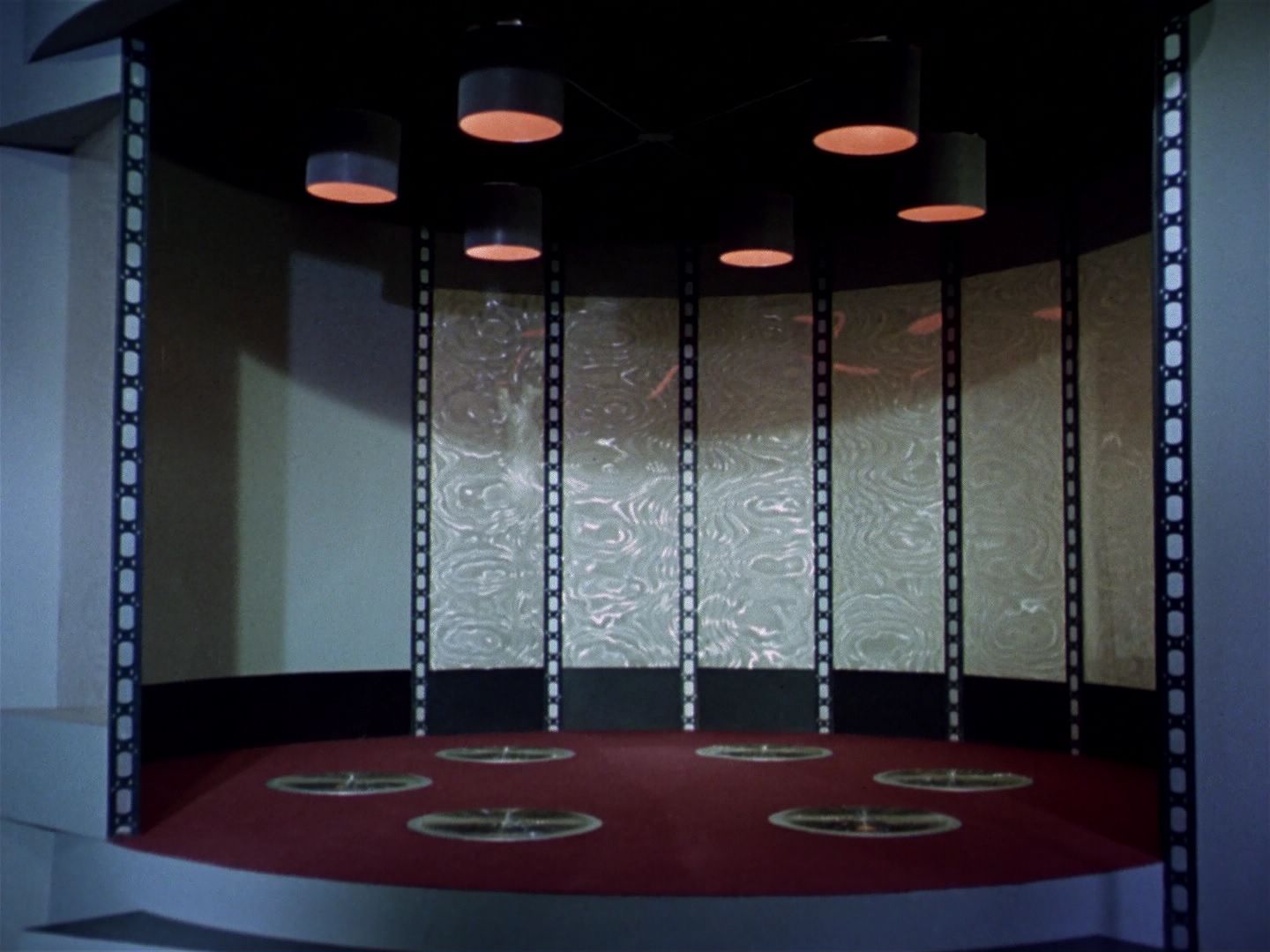 ariane179254_StarTrek_1x04_TheNakedTime_0178.jpg