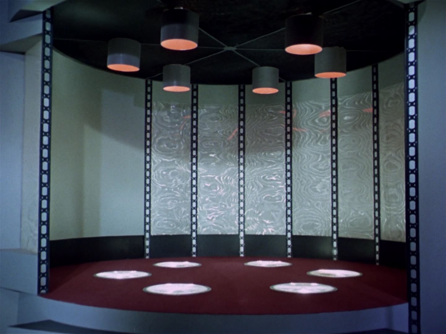 ariane179254_StarTrek_1x04_TheNakedTime_0179.jpg