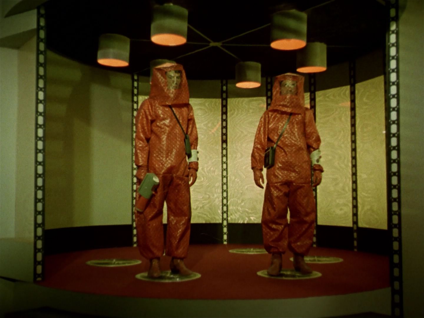 ariane179254_StarTrek_1x04_TheNakedTime_0196.jpg